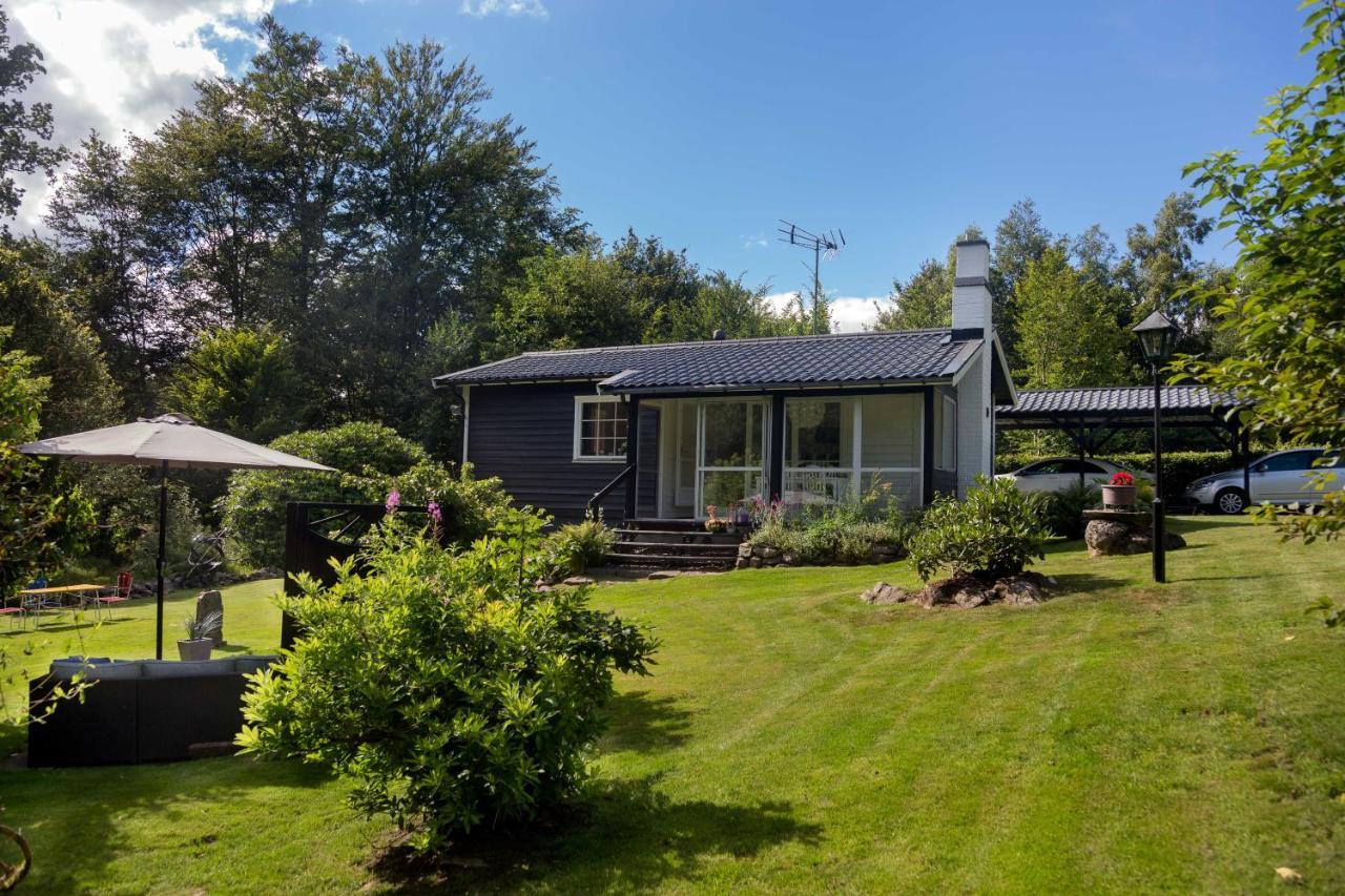Very Nice Cottage By The Lake. Lursjoen! Hästveda Extérieur photo